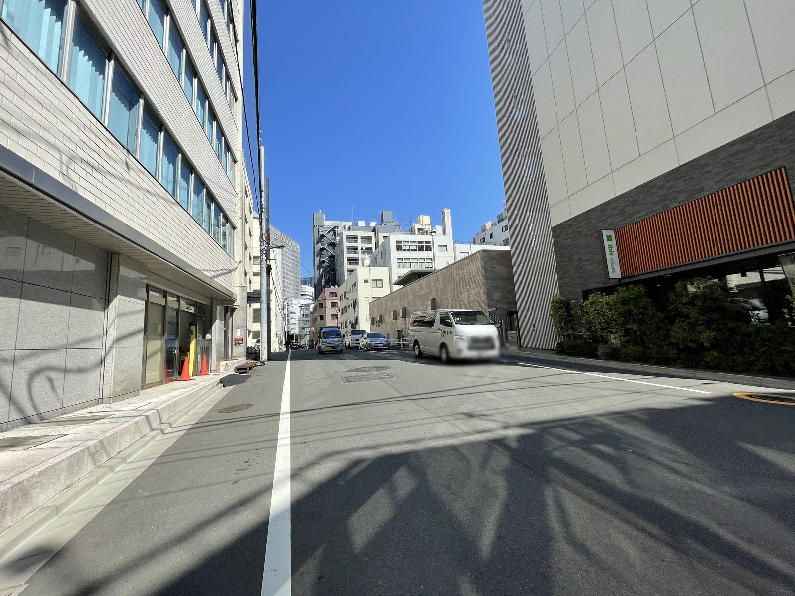 新中央ビル前面の通り