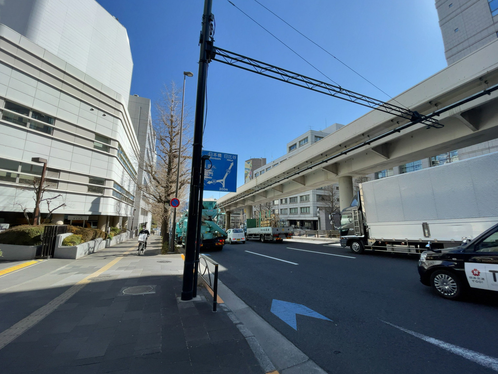 平河町森タワー前面の通り