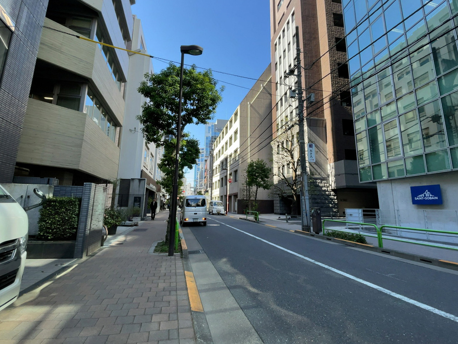 WORK VILLA HIRAKAWACHO前面の通り