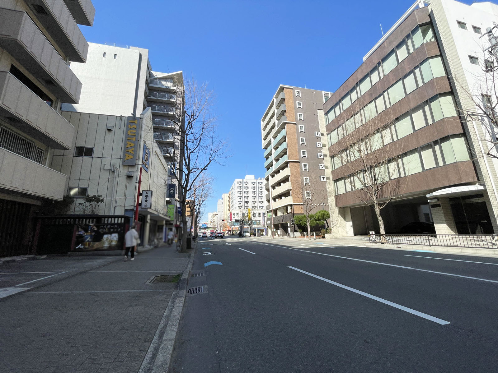 大和ビル前面の通り