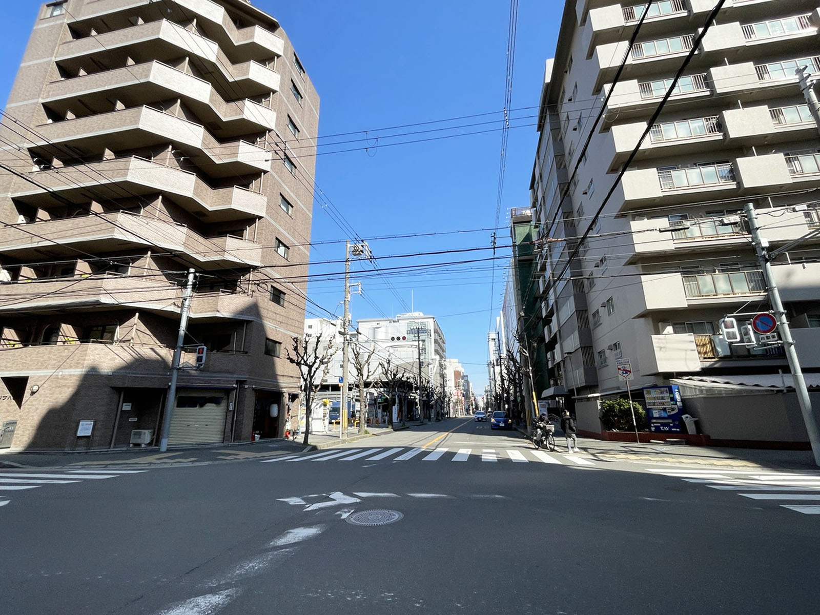 リアライズ江坂前面の通り