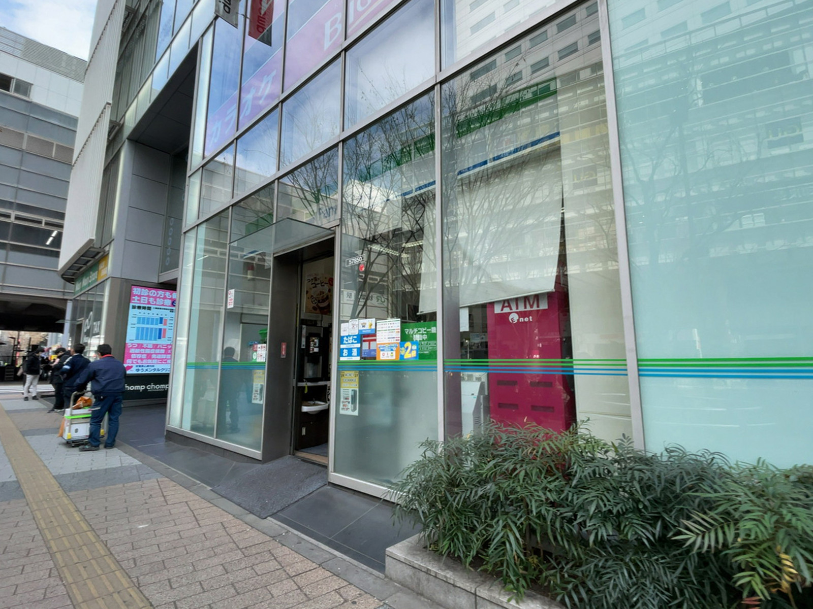 徒歩1分のファミリーマート 秋葉原駅中央口前店