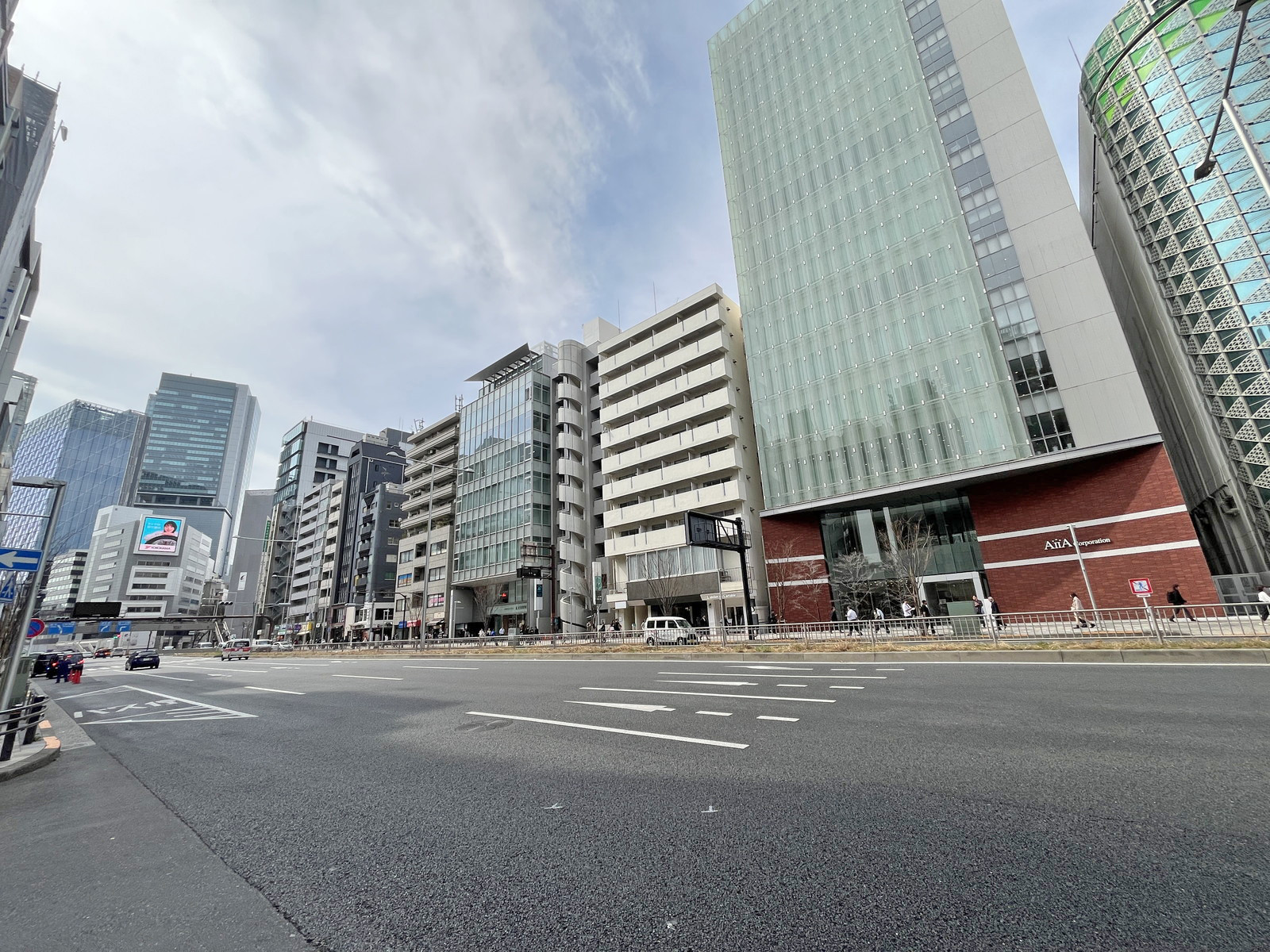 COERU渋谷青山通り前面の青山通り