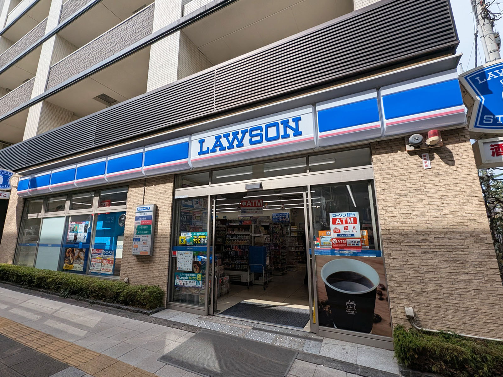 徒歩1分のローソン世田谷三宿一丁目店