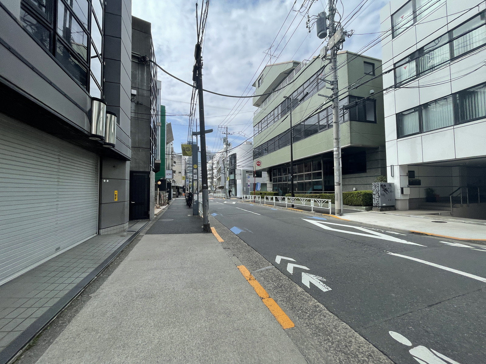 RIO神宮前 前面の通り