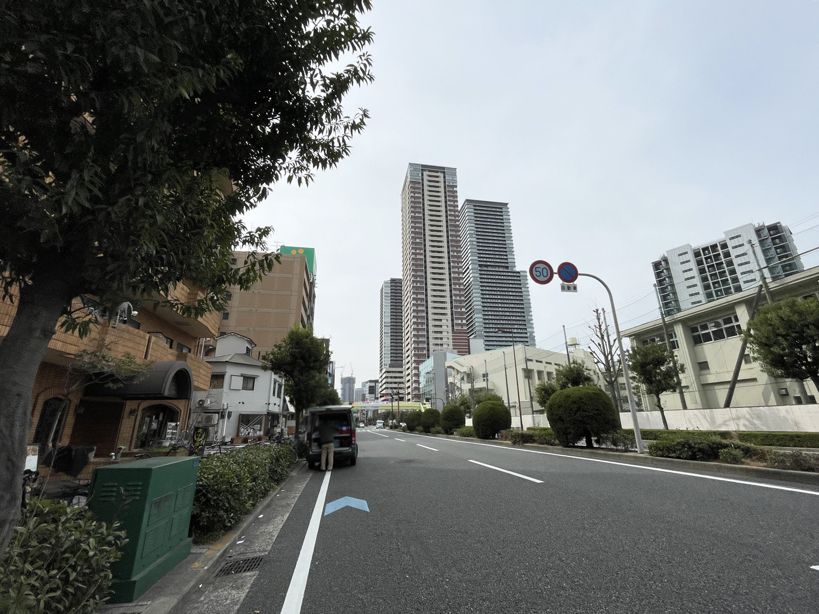 新梅田KSビル前面の通り