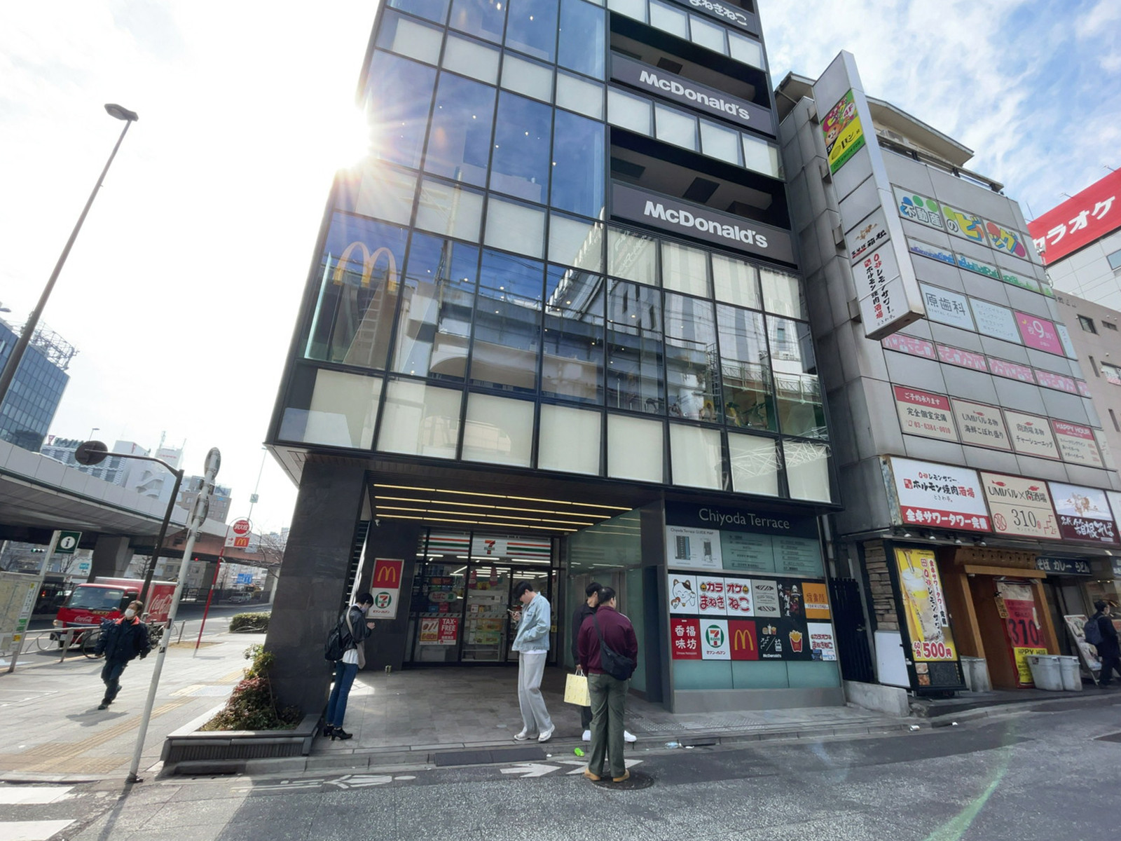 至近のマクドナルド 秋葉原昭和通り店