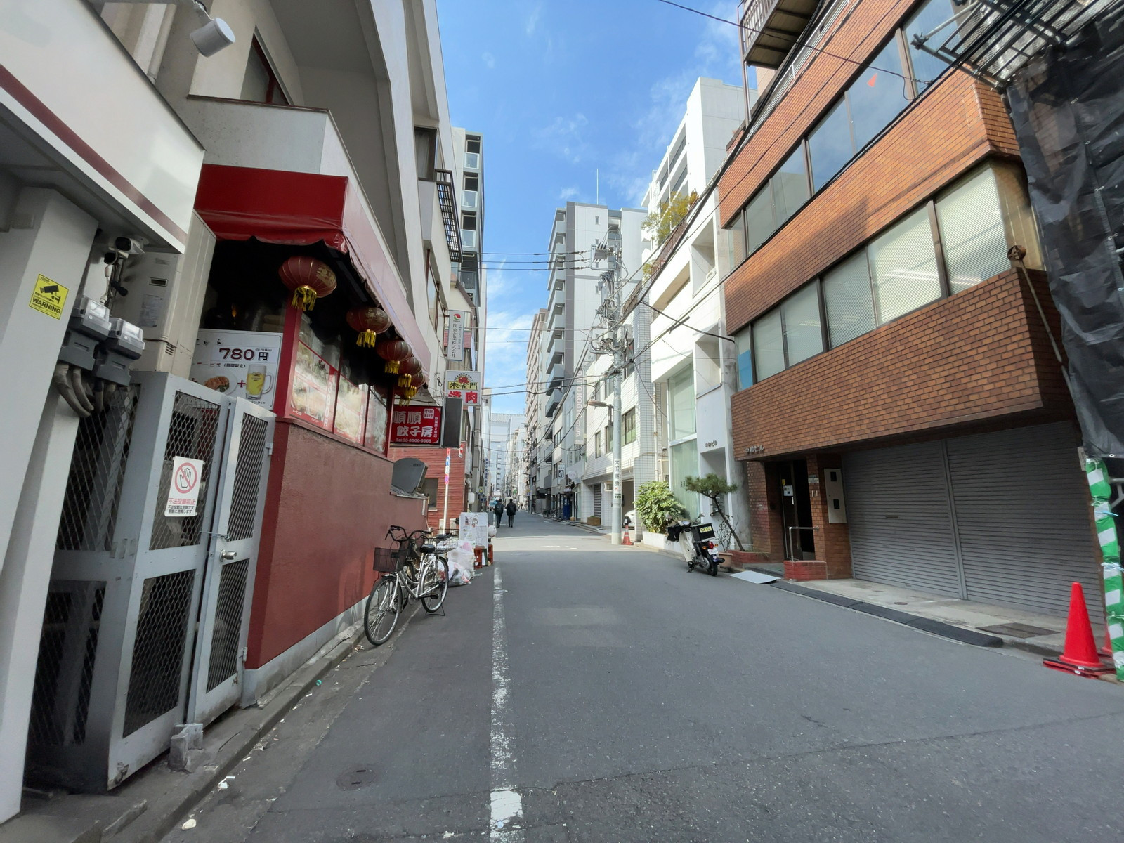 千代田電通ビル前面の通り