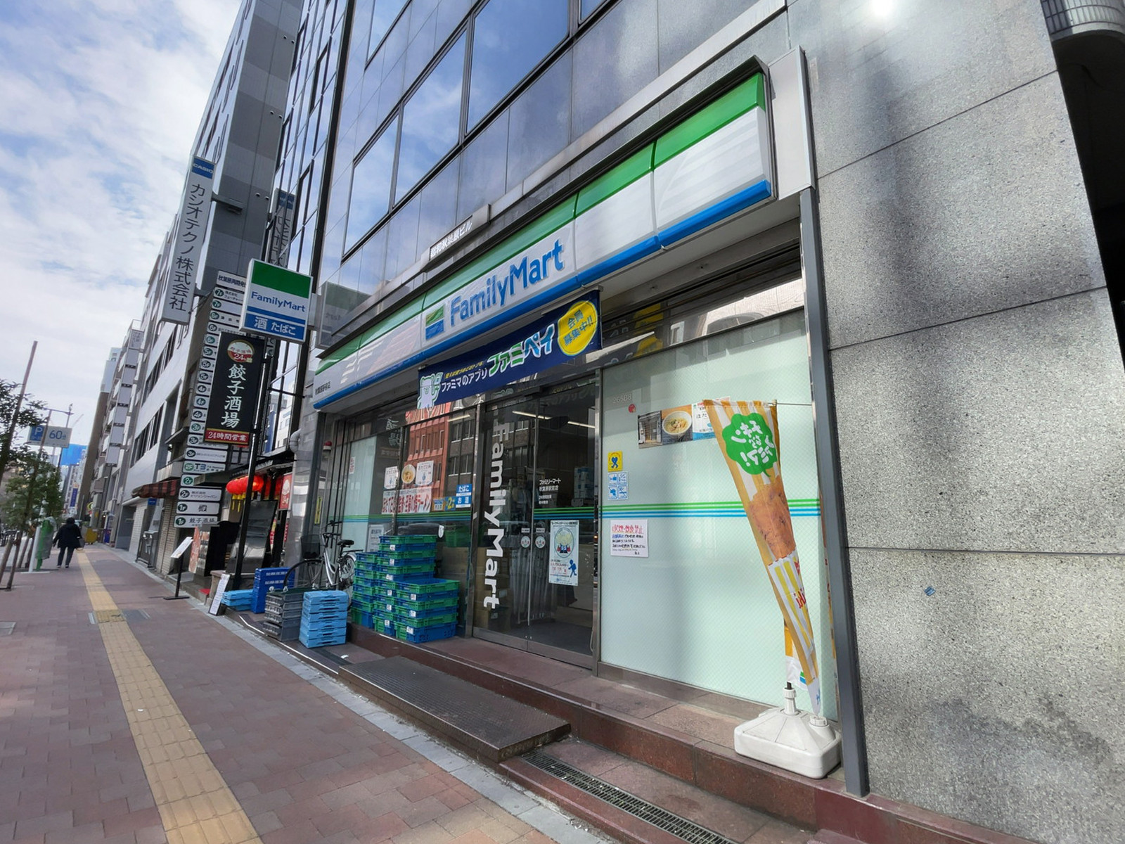徒歩3分のファミリーマート 秋葉原駅前店