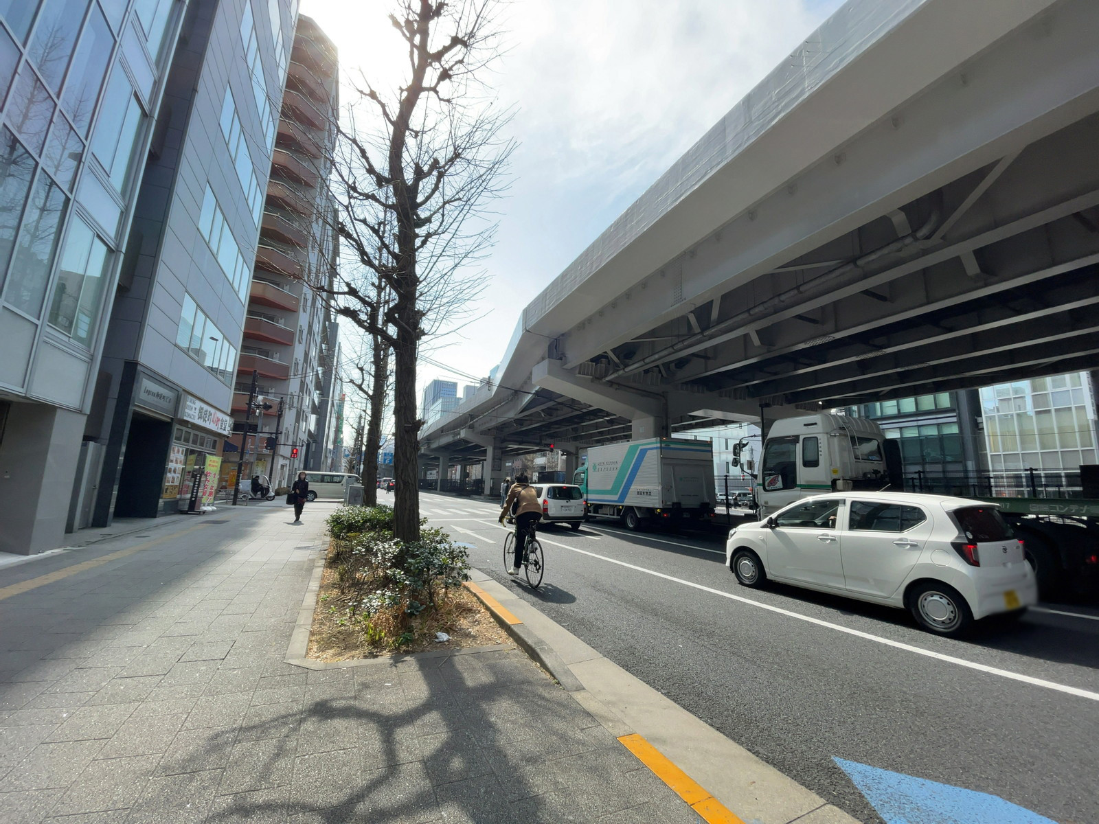 MARK SQUARE 御徒町前面の通り