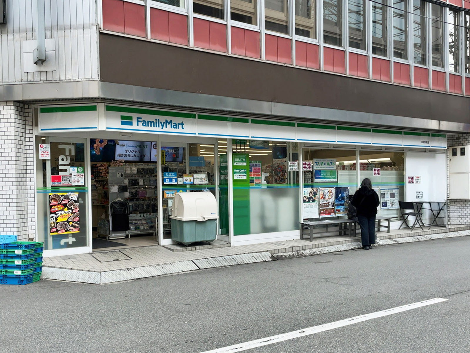 同じ通りにあるファミリーマート 中津駅東店