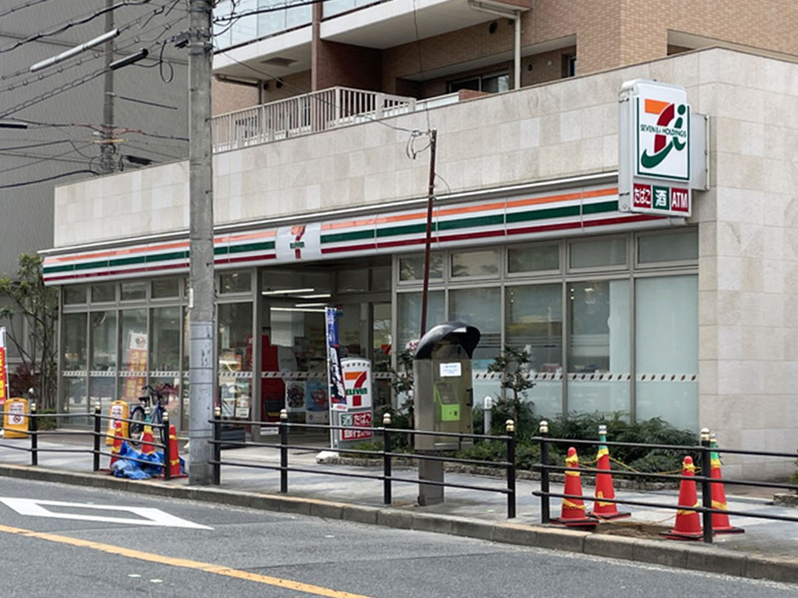 付近のセブン-イレブン 梅田スカイビル前店