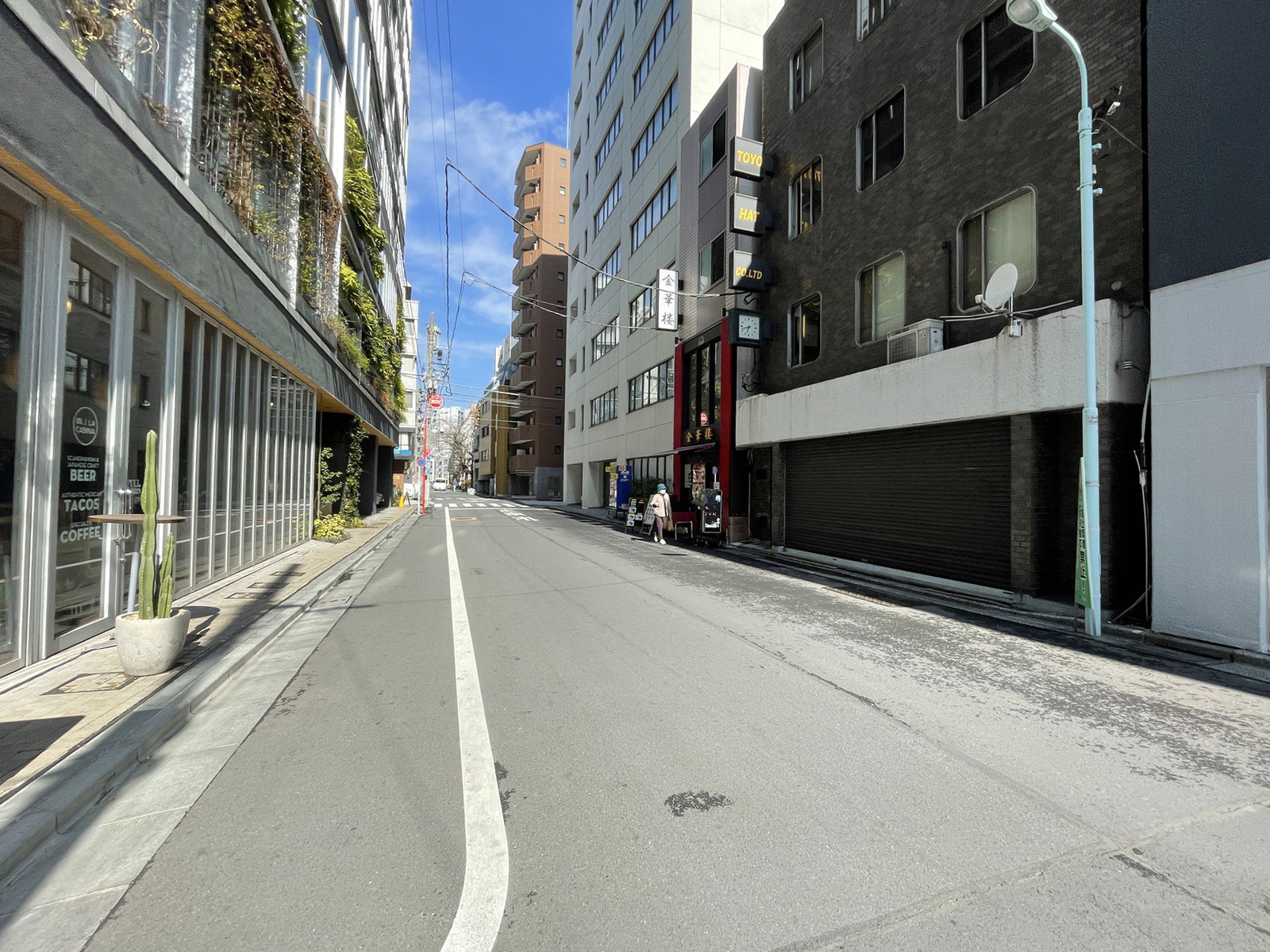 T-PLUS日本橋小伝馬町前面の通り