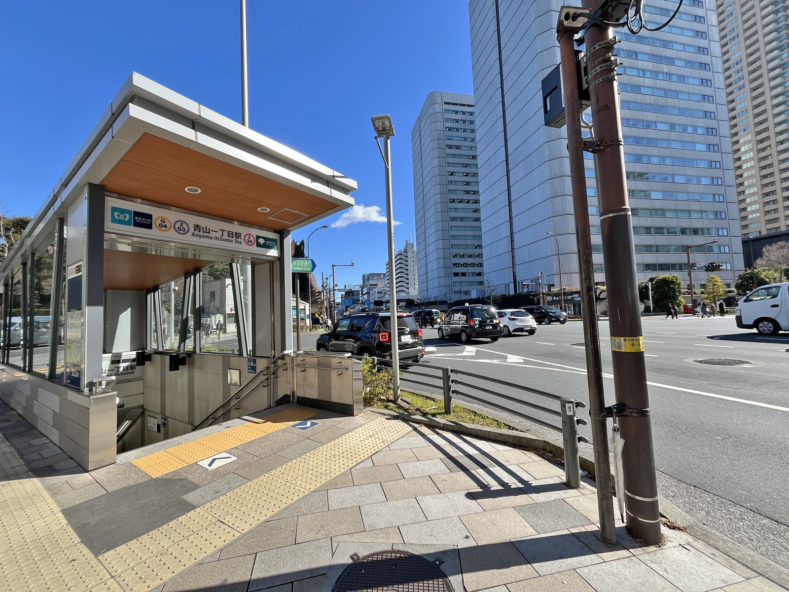 最寄りの「青山一丁目駅」
