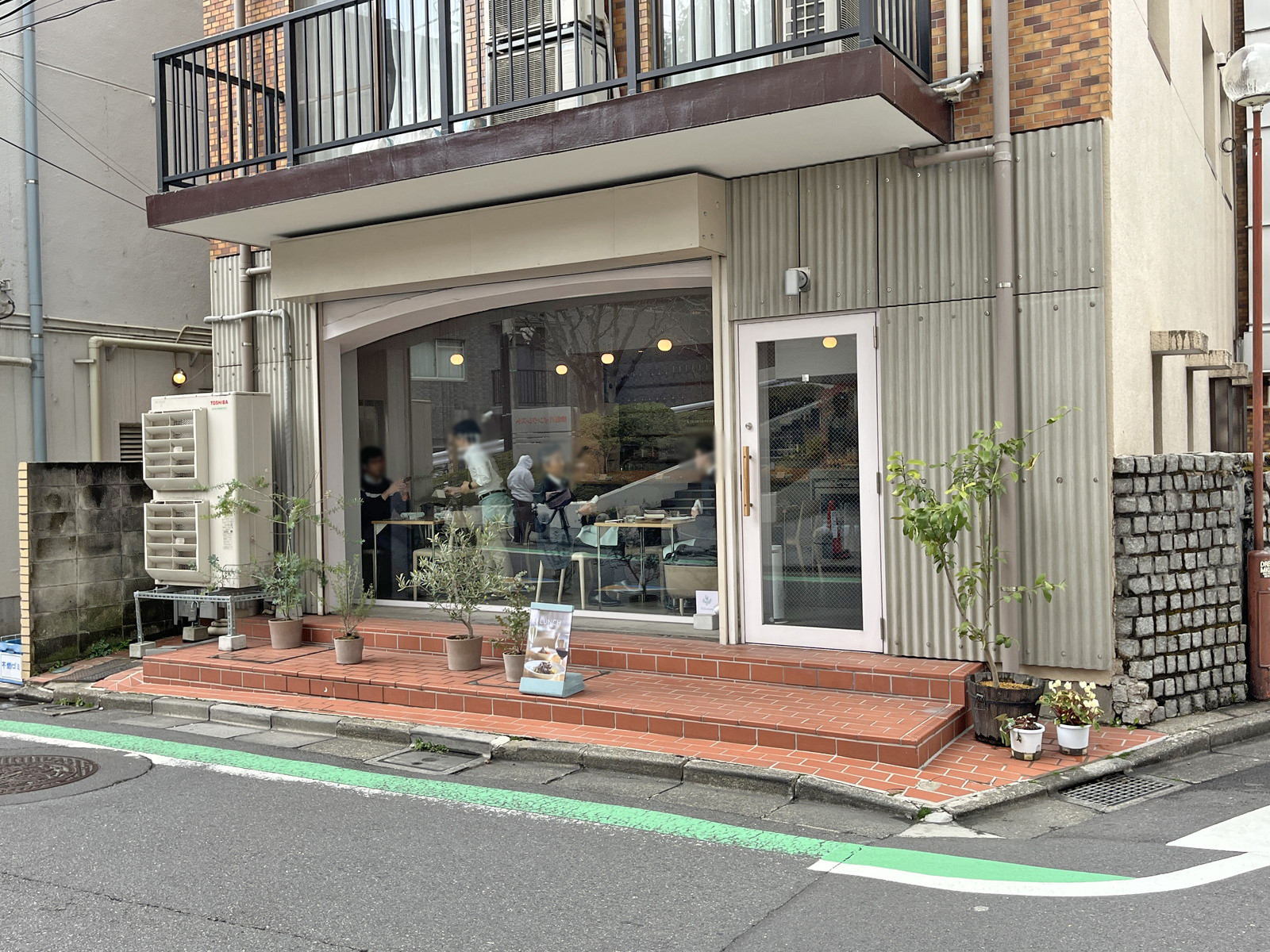 徒歩4分のイタリア料理フィレモネ