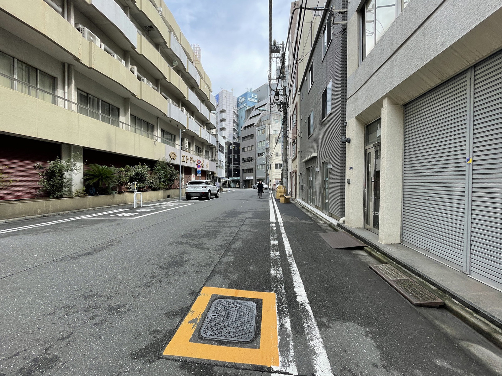 日祥ビル前面の通り