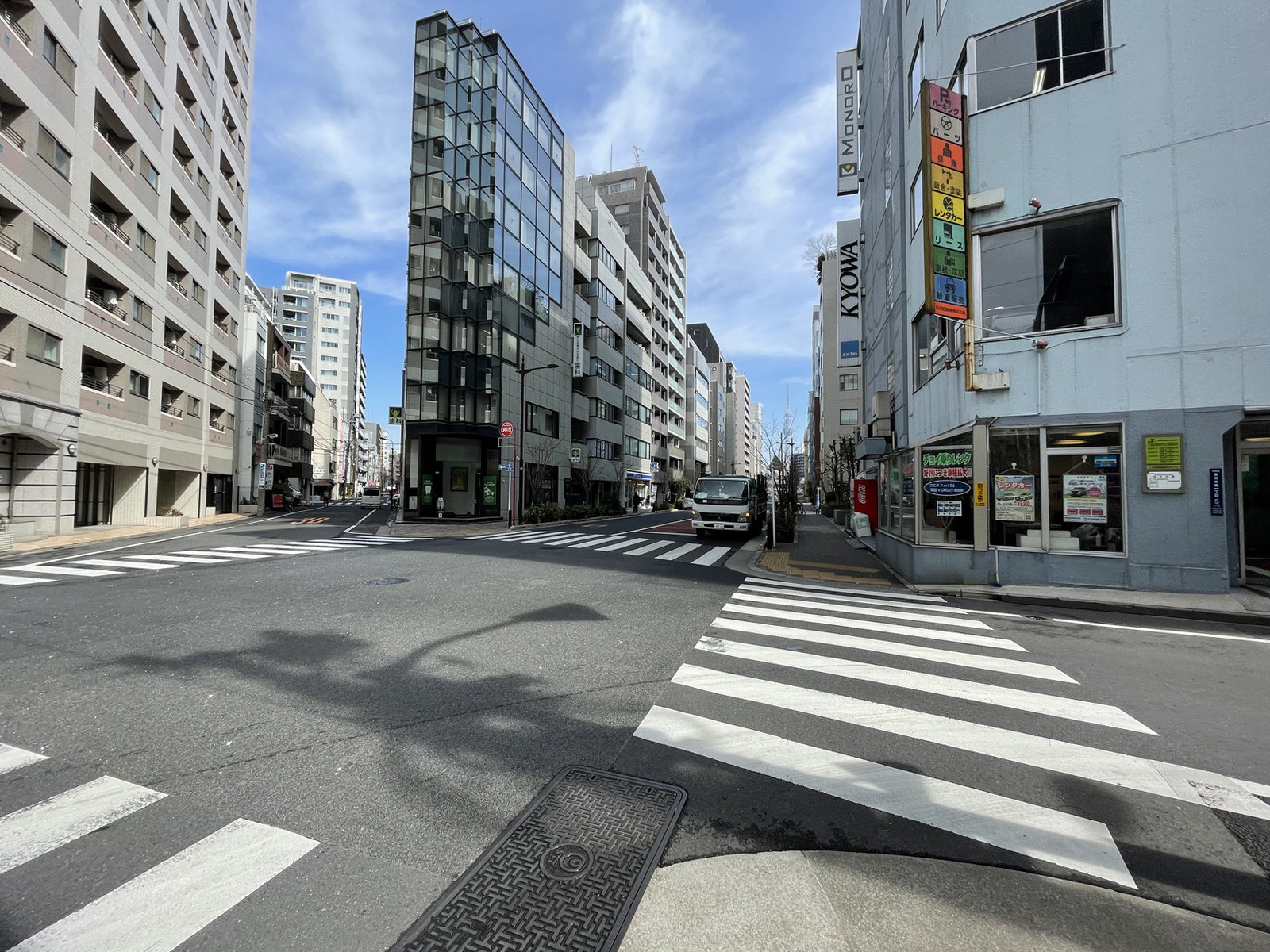 アドバンテージ1ビル前面の通り
