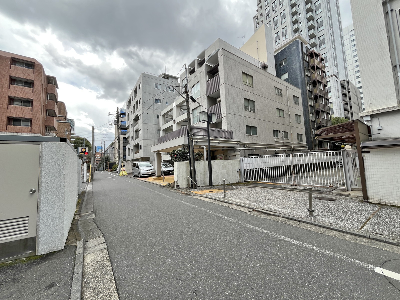 エルマノス赤坂ビル前面通り