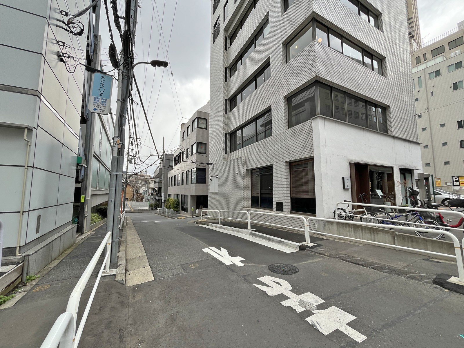 スズキビル前面通り