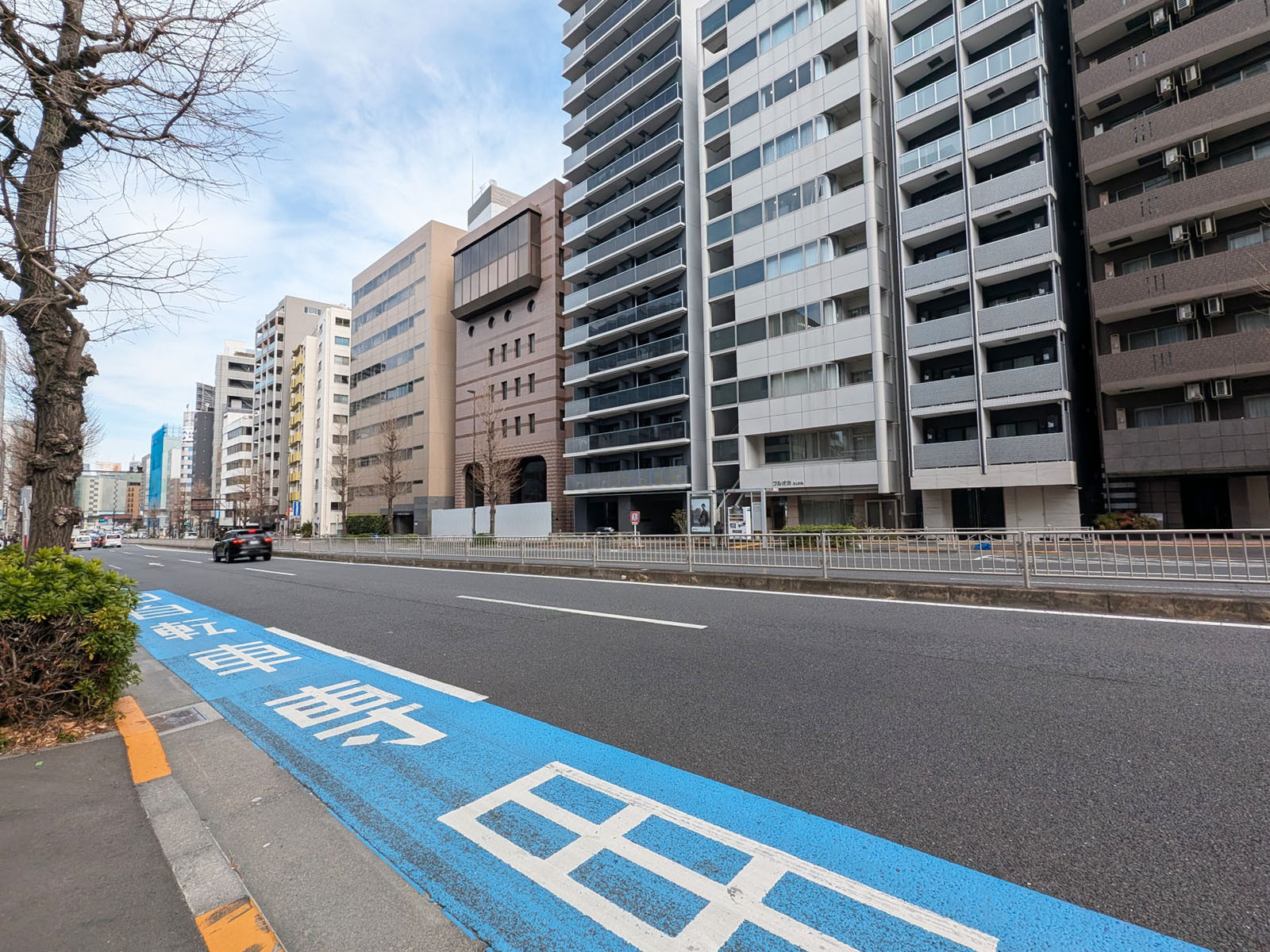 SDI五反田ビル前面の桜田通り