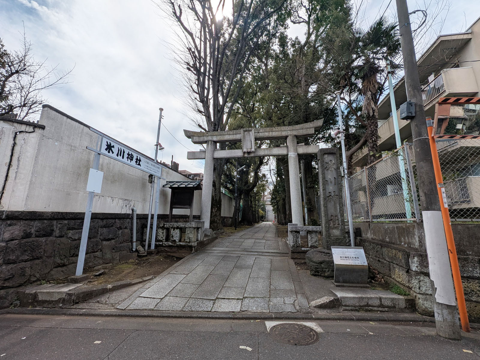 近くの氷川神社