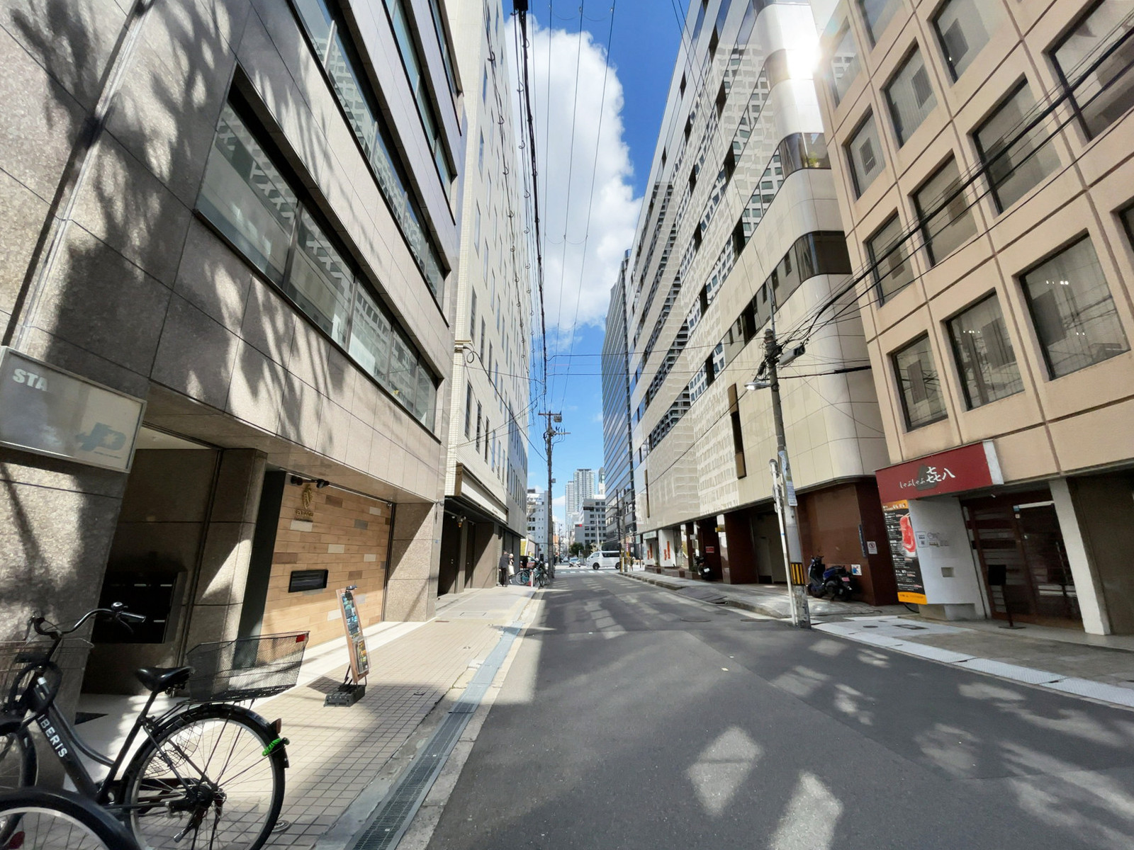 STAR BUILDING前面の通り