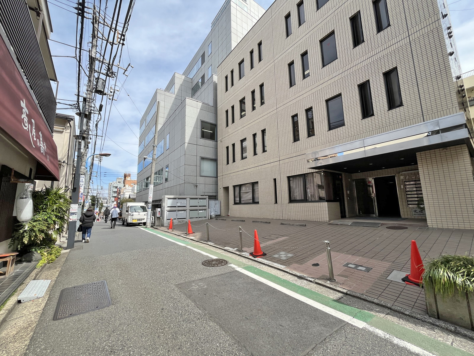 末よしビル前面通り