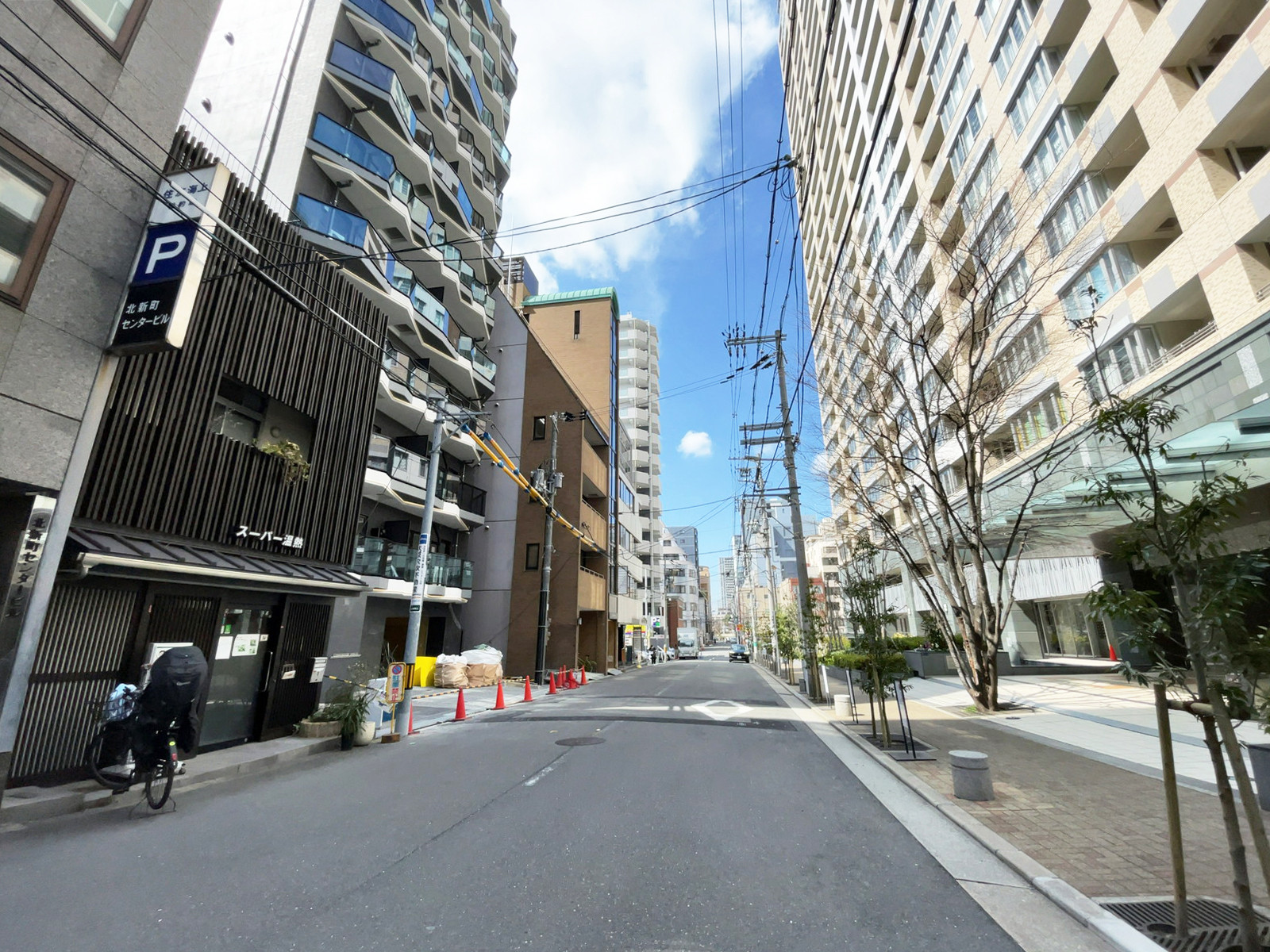北新町センタービル前面の通り