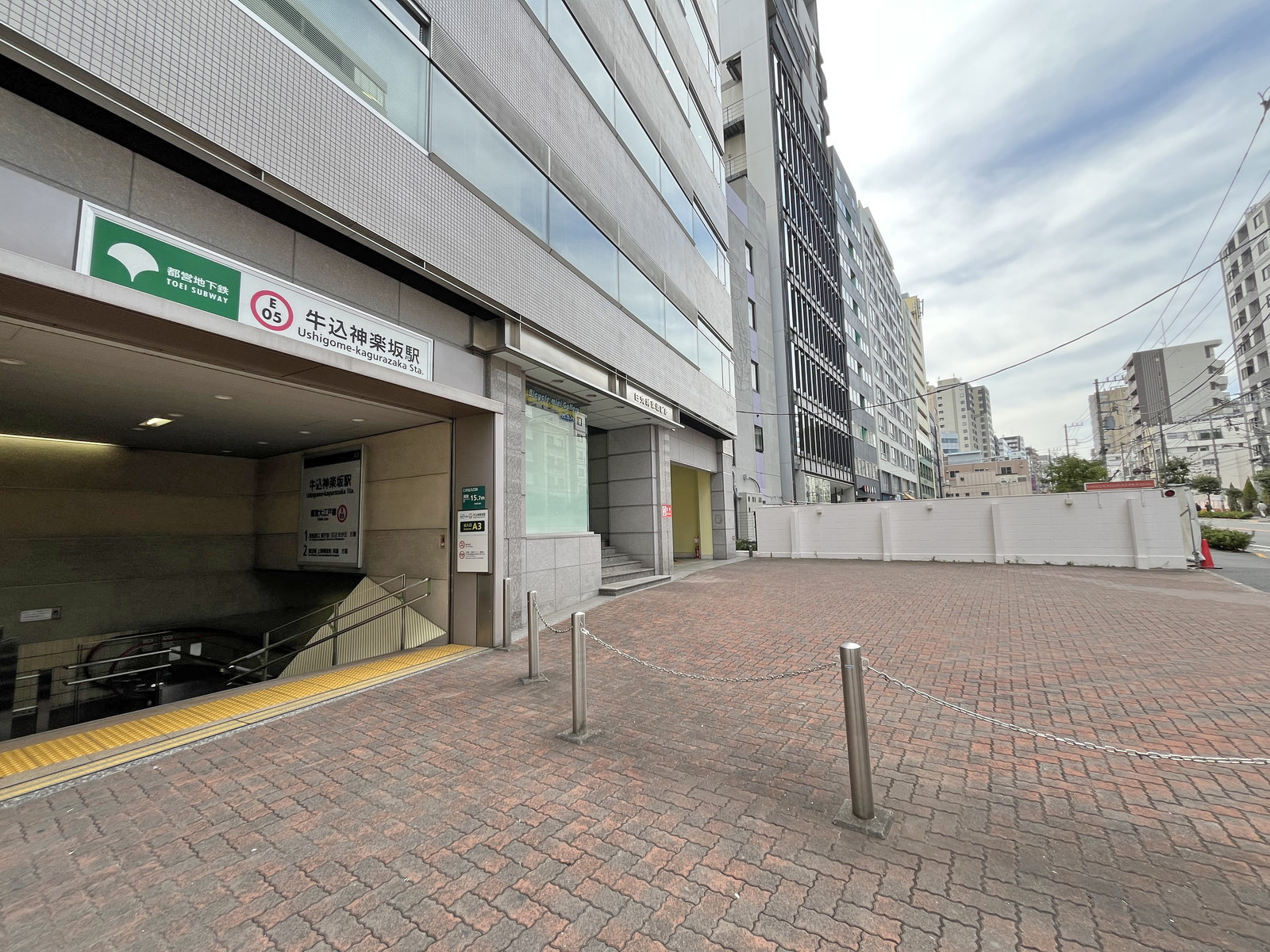最寄りの「牛込神楽坂駅」