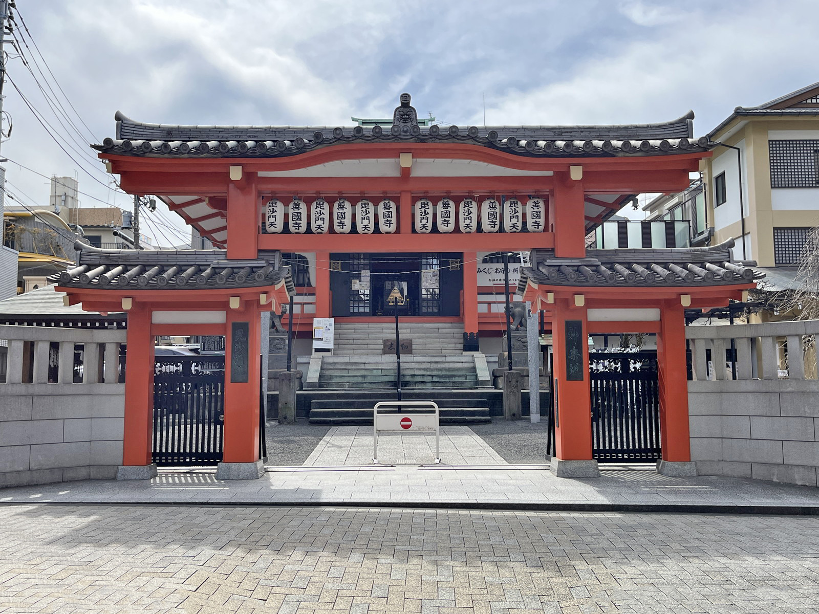 同じ並びの善國寺