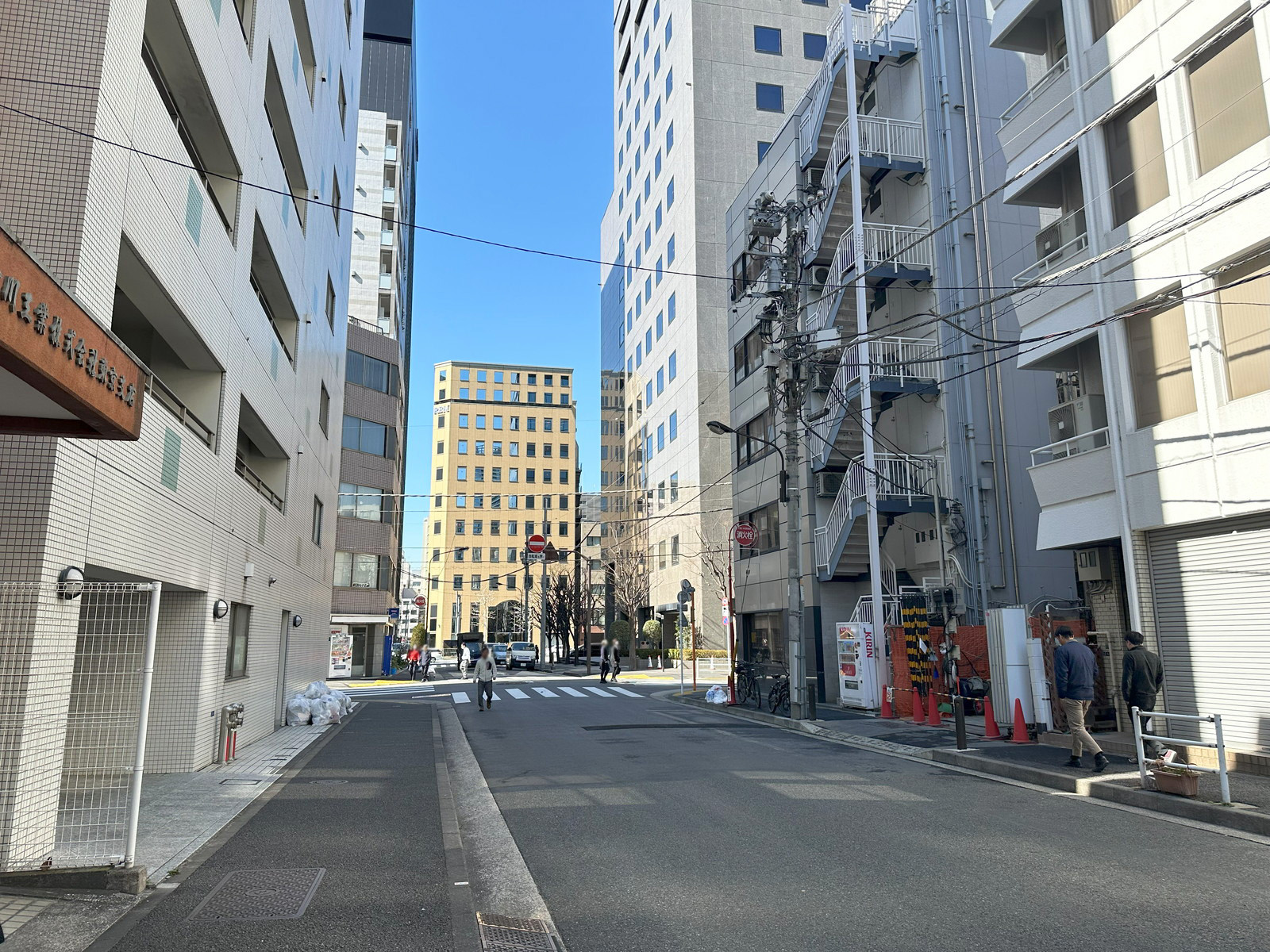 マスダビル前面の通り