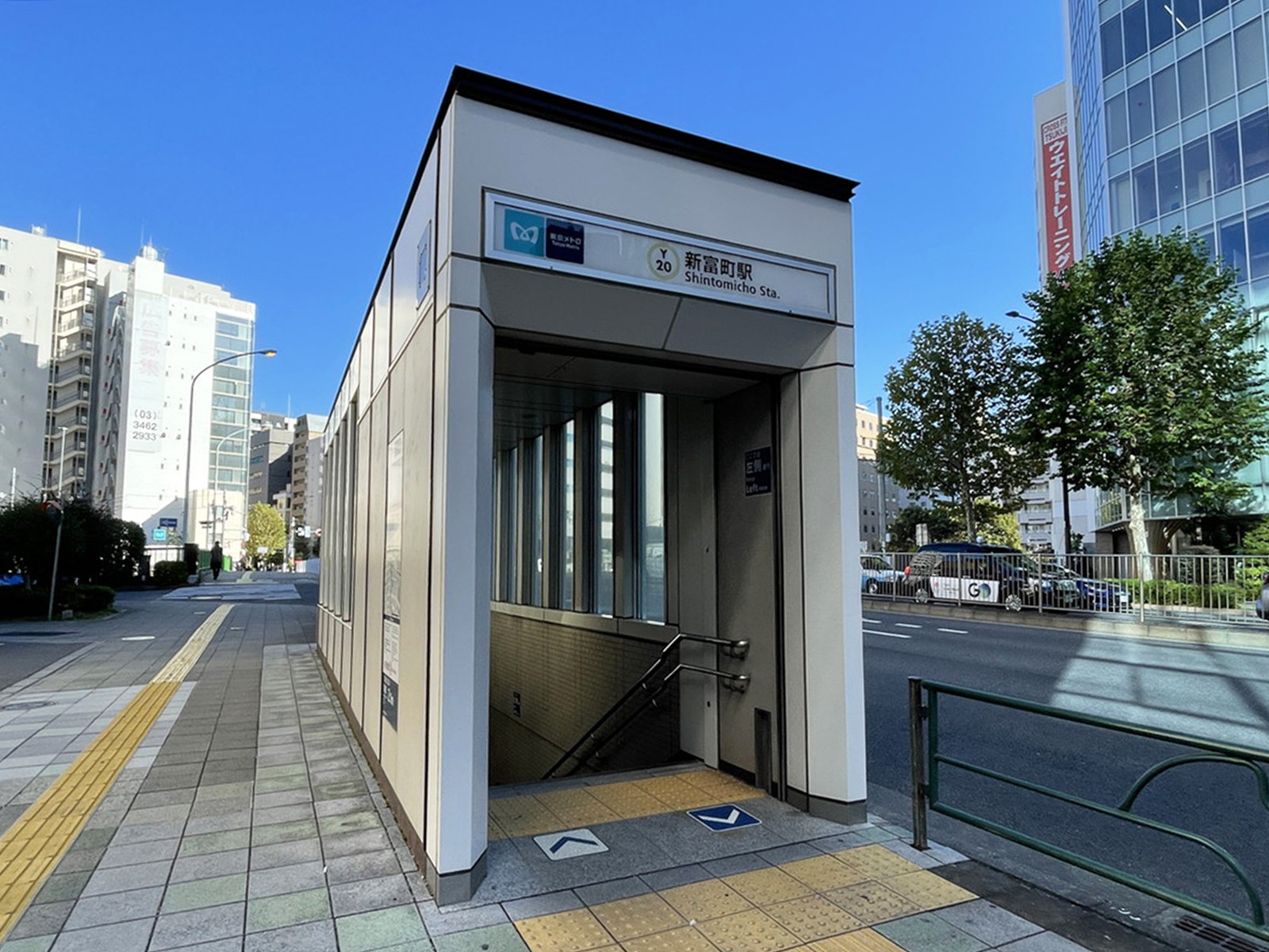 最寄りの「新富町駅」