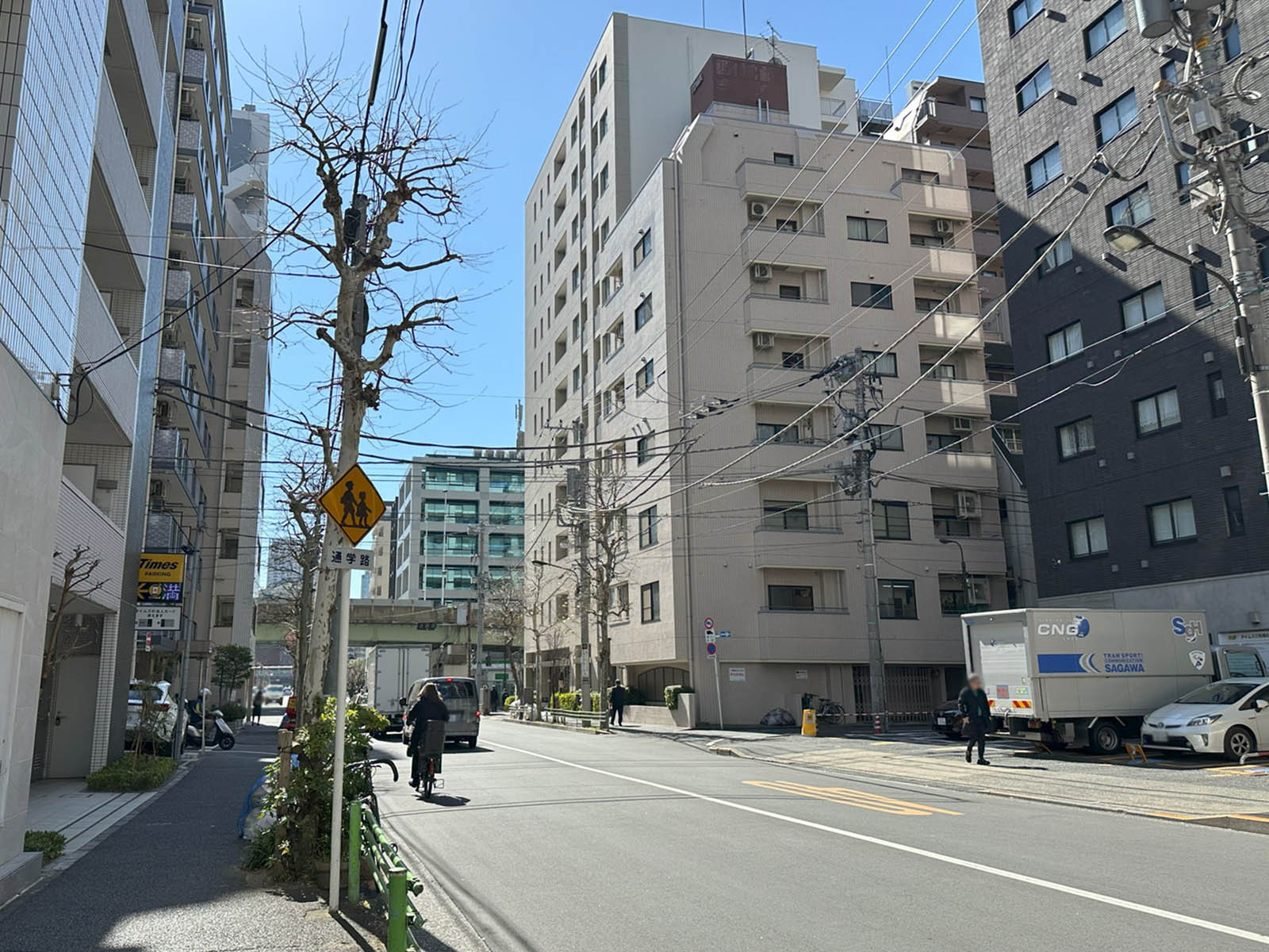 BizSQUARE築地前面の鉄砲洲通り