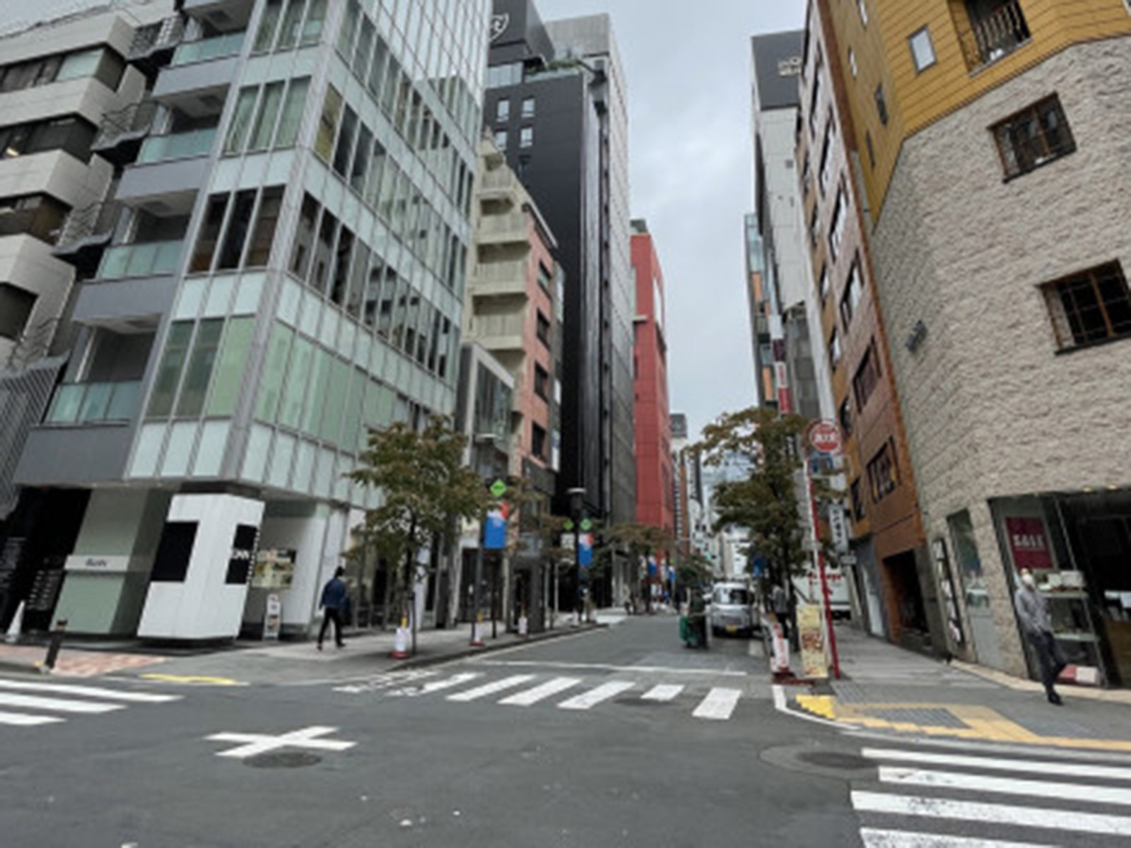 大栄会館ビル前面の通り