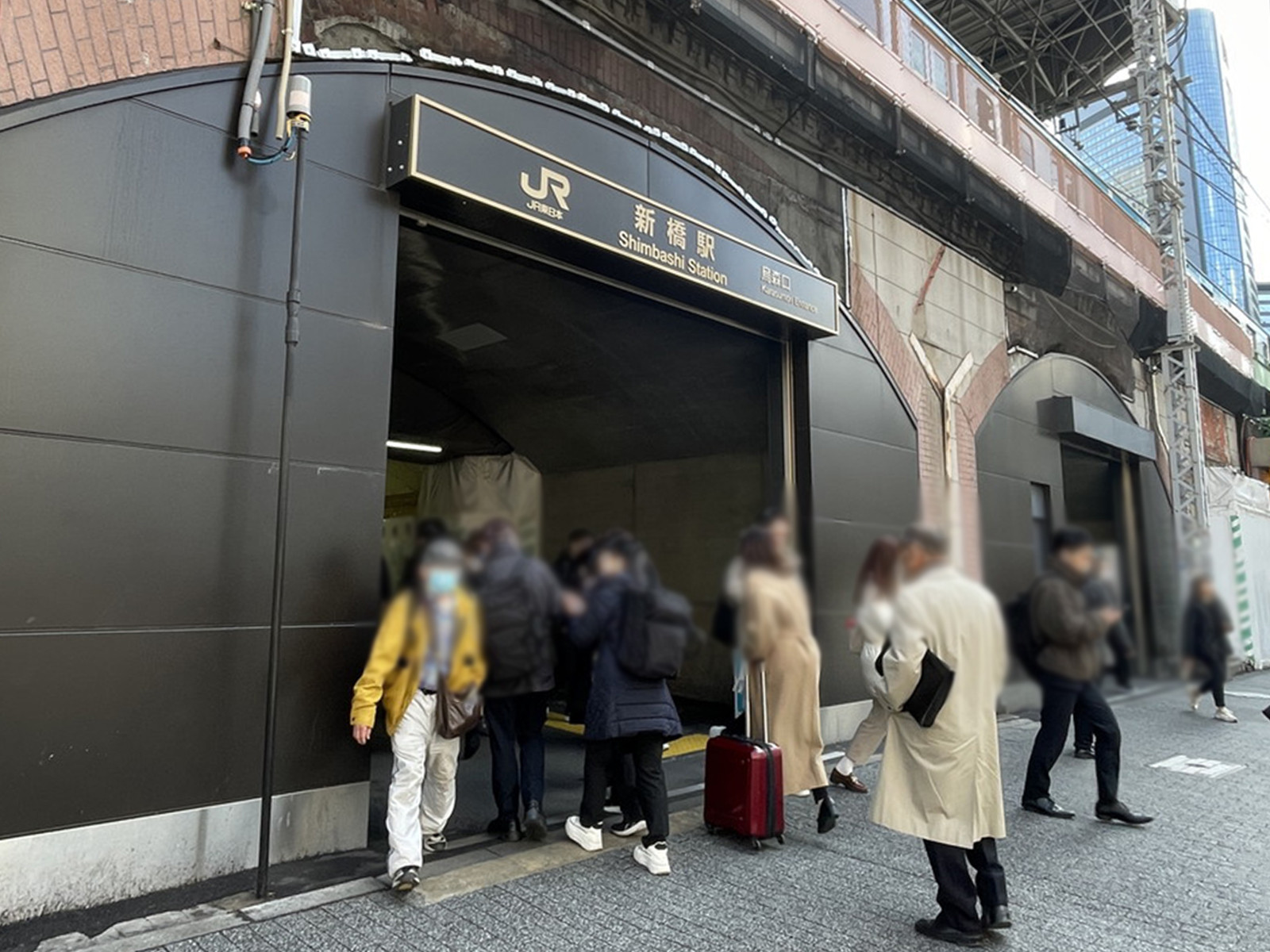 最寄りの「新橋駅」