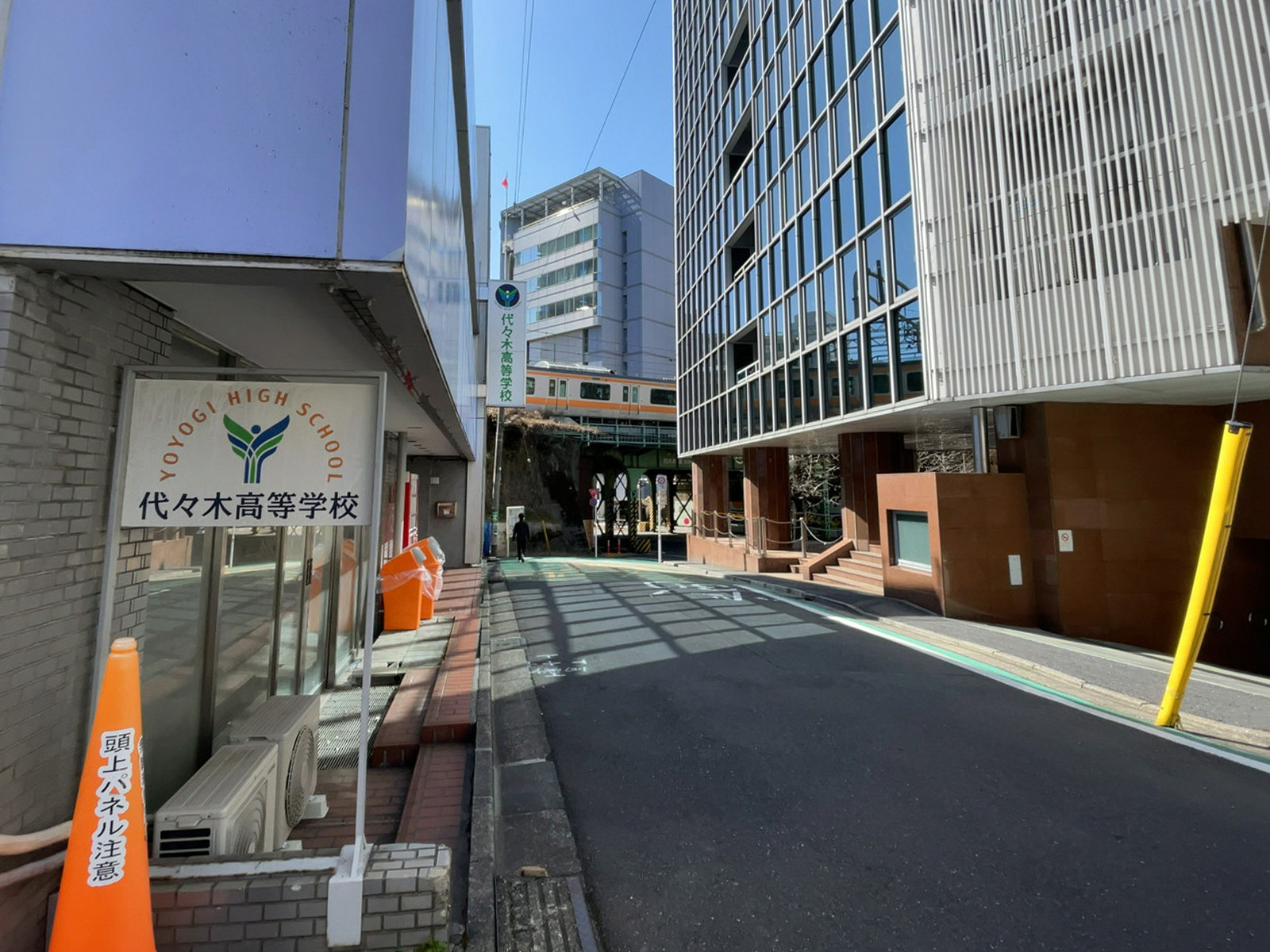 イワオアネックス前面の通り