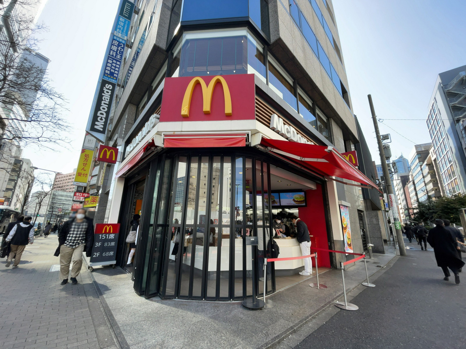 至近のマクドナルド 南新宿店