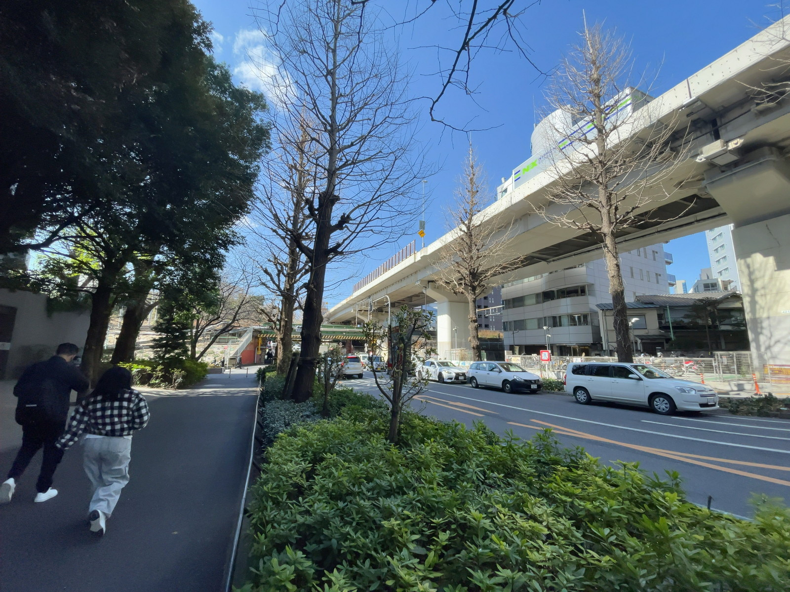 SuSLOB北参道前面の通り