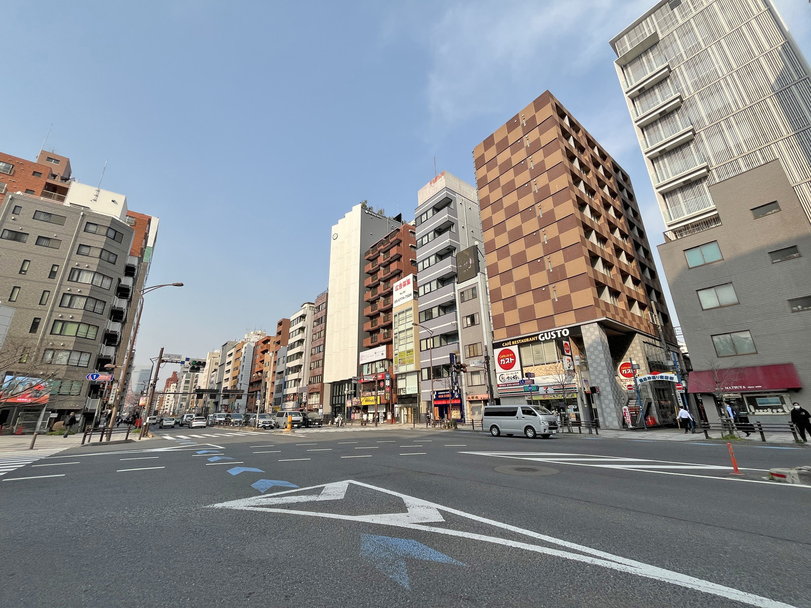 VORT三田2前面の三田通り