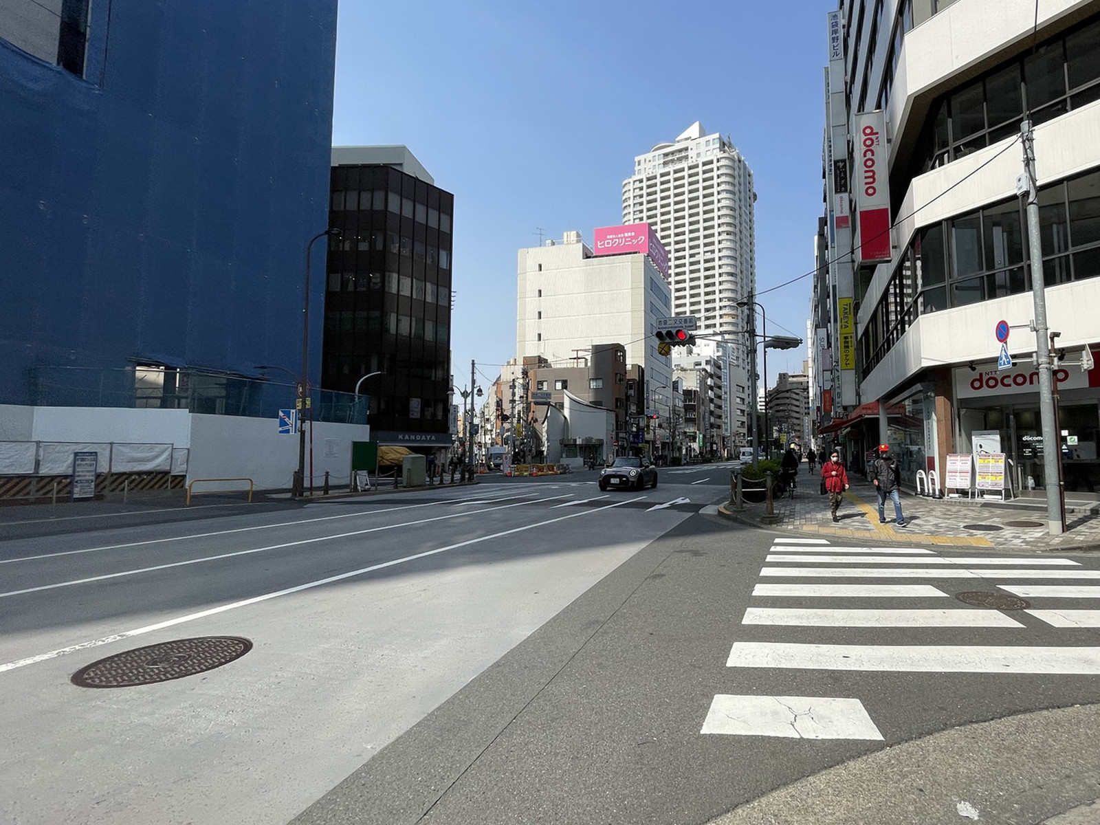 金子園ビル前面の通り