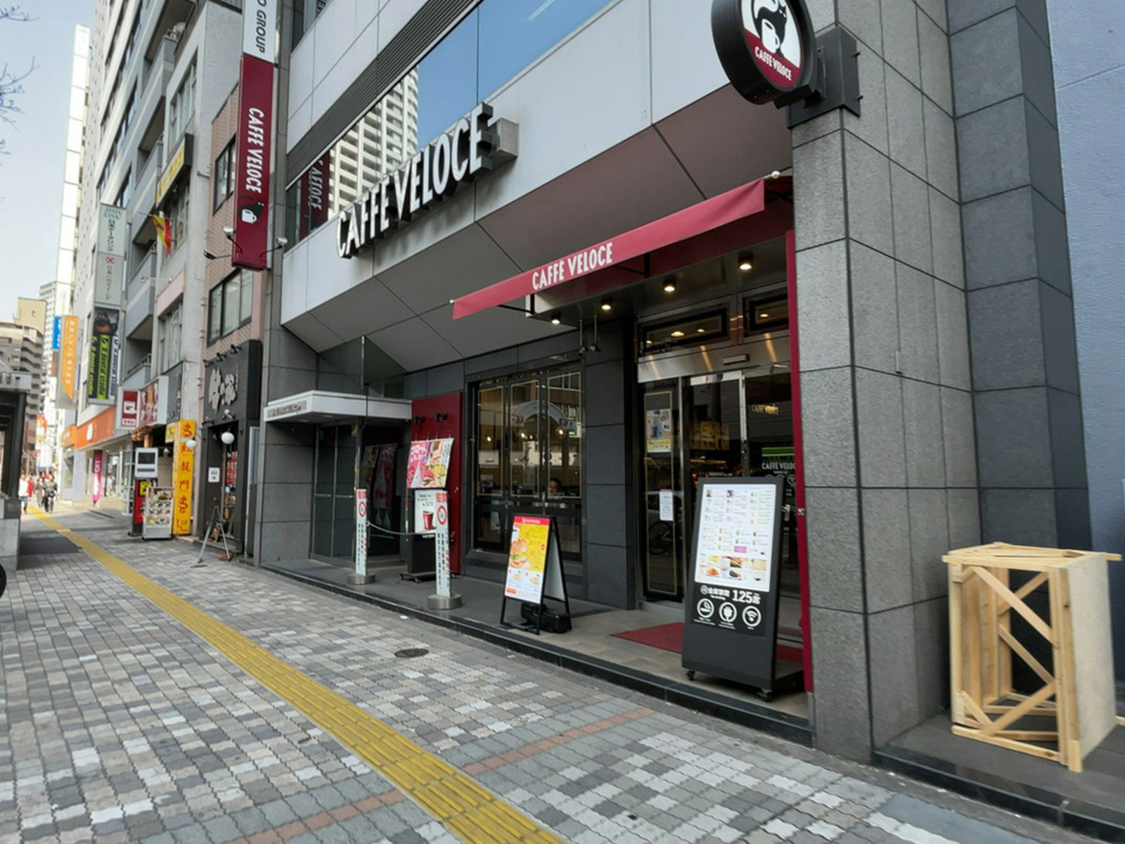 徒歩1分のカフェ・ベローチェ 池袋西口店