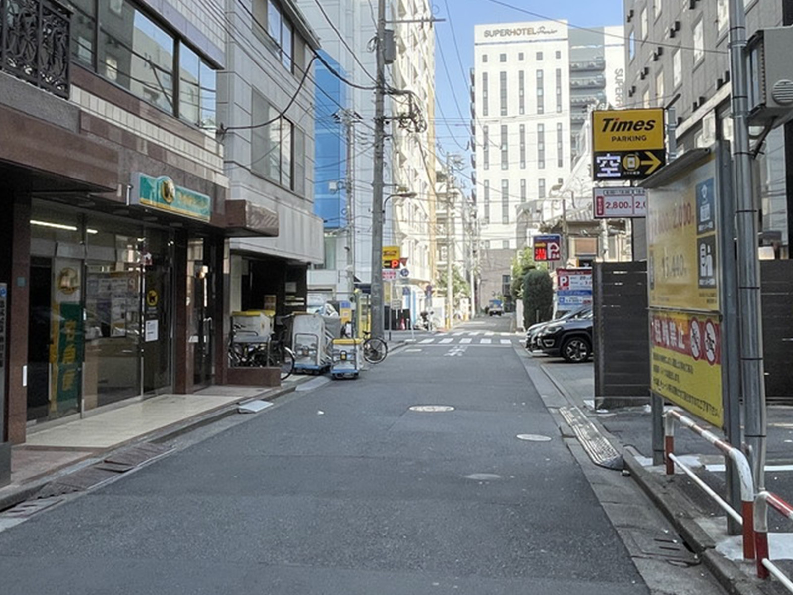 和本社ビル前面の通り