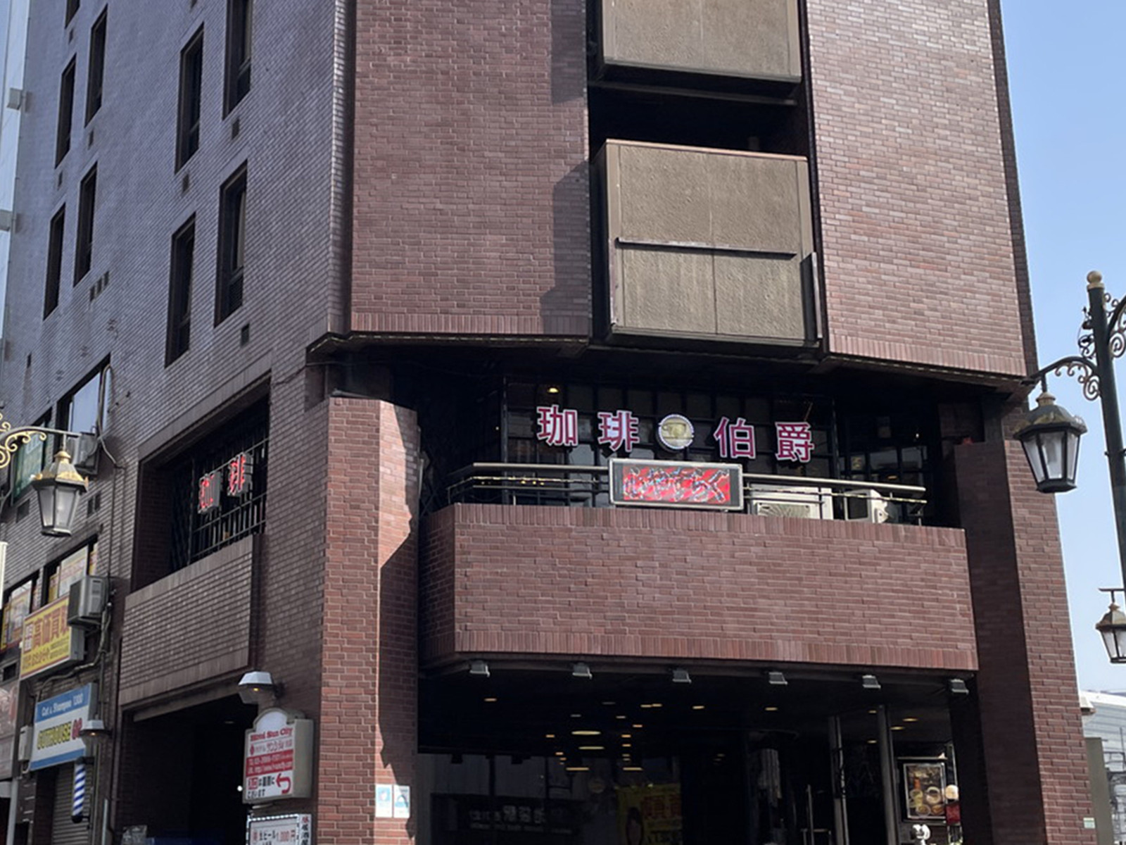 徒歩圏内には飲食店が点在