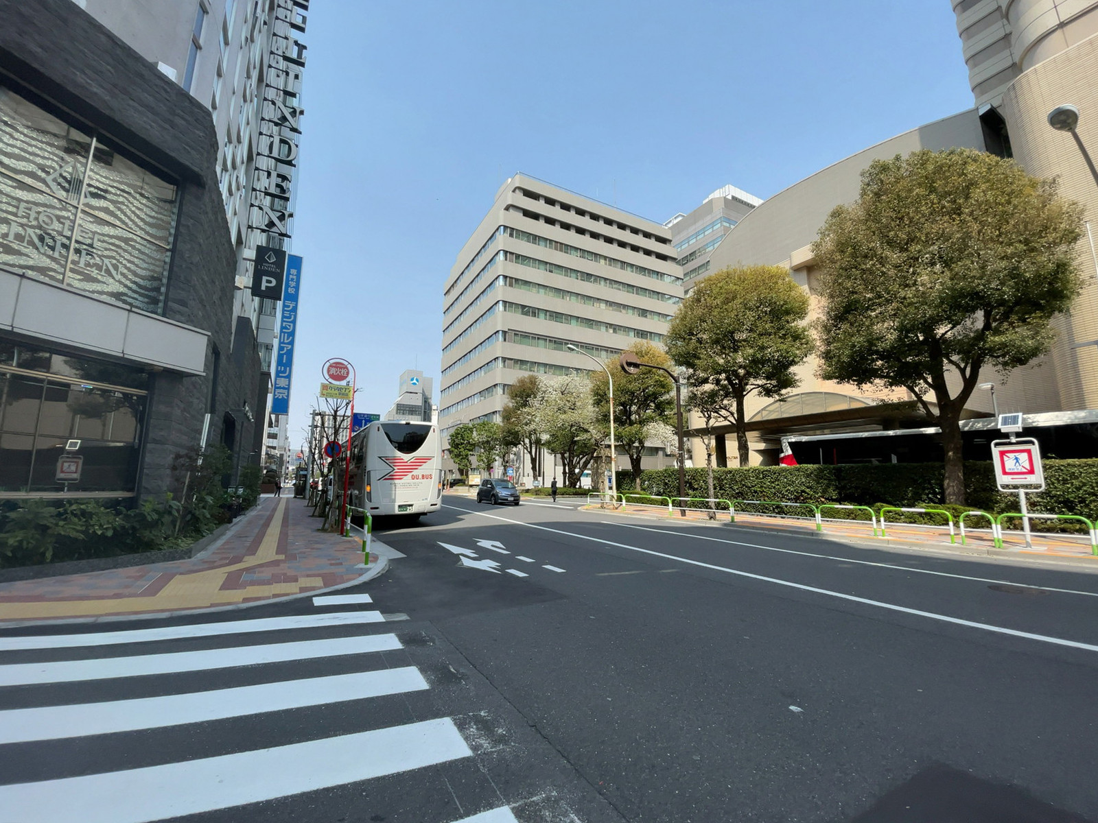 R.core西池袋前面の通り