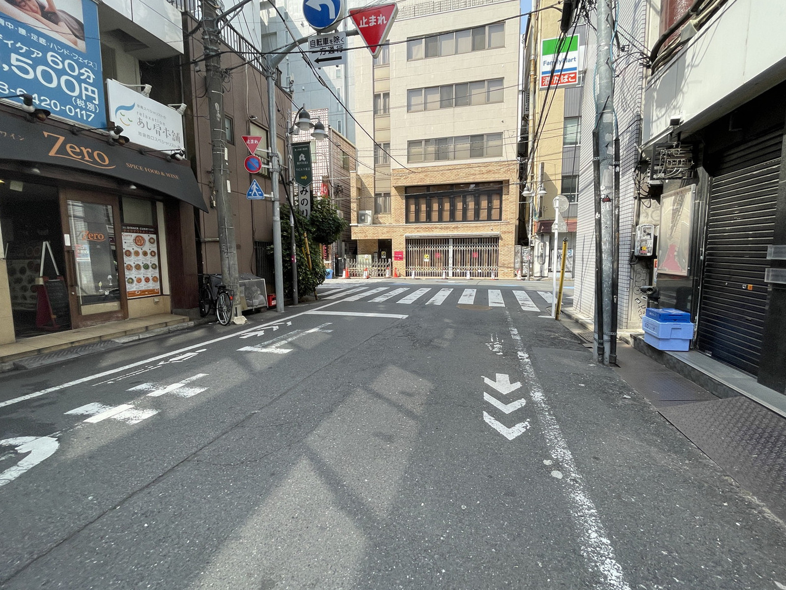 すやまビル前面の通り