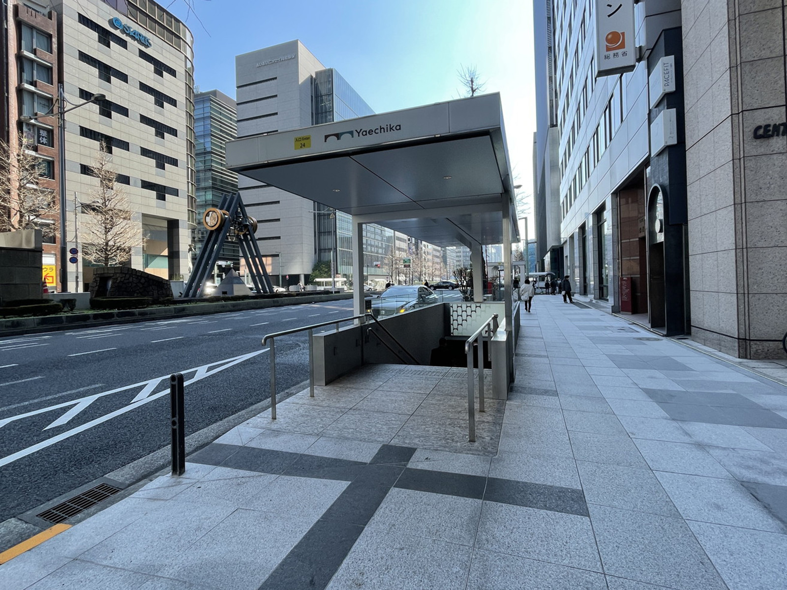 付近の八重洲地下街
