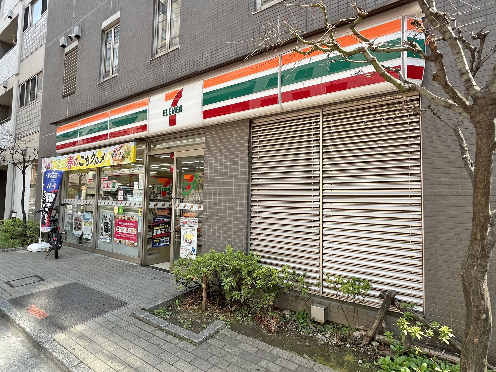 徒歩1分のセブン-イレブン新宿高田馬場1の南店
