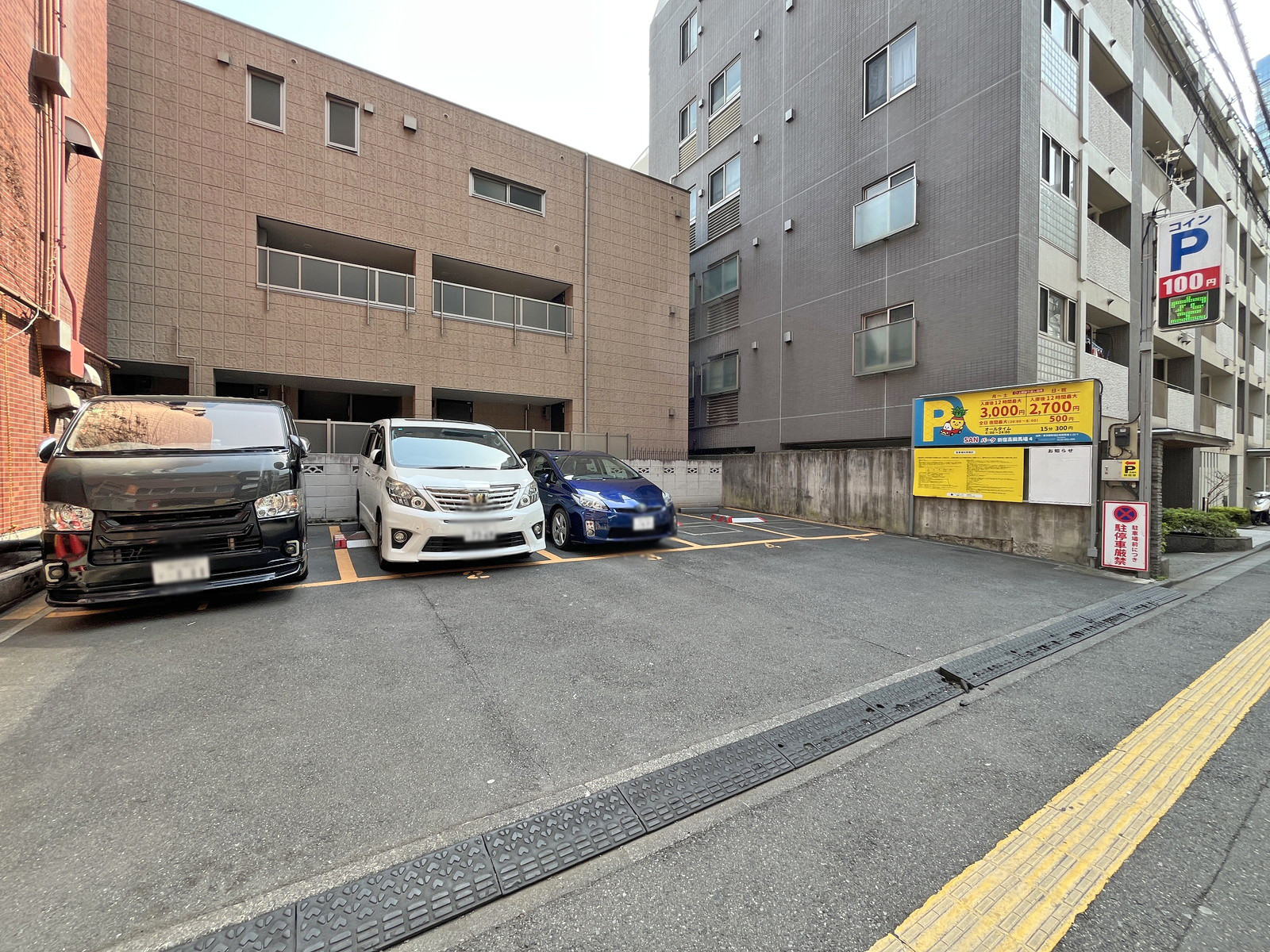 向かいのコインパーキング