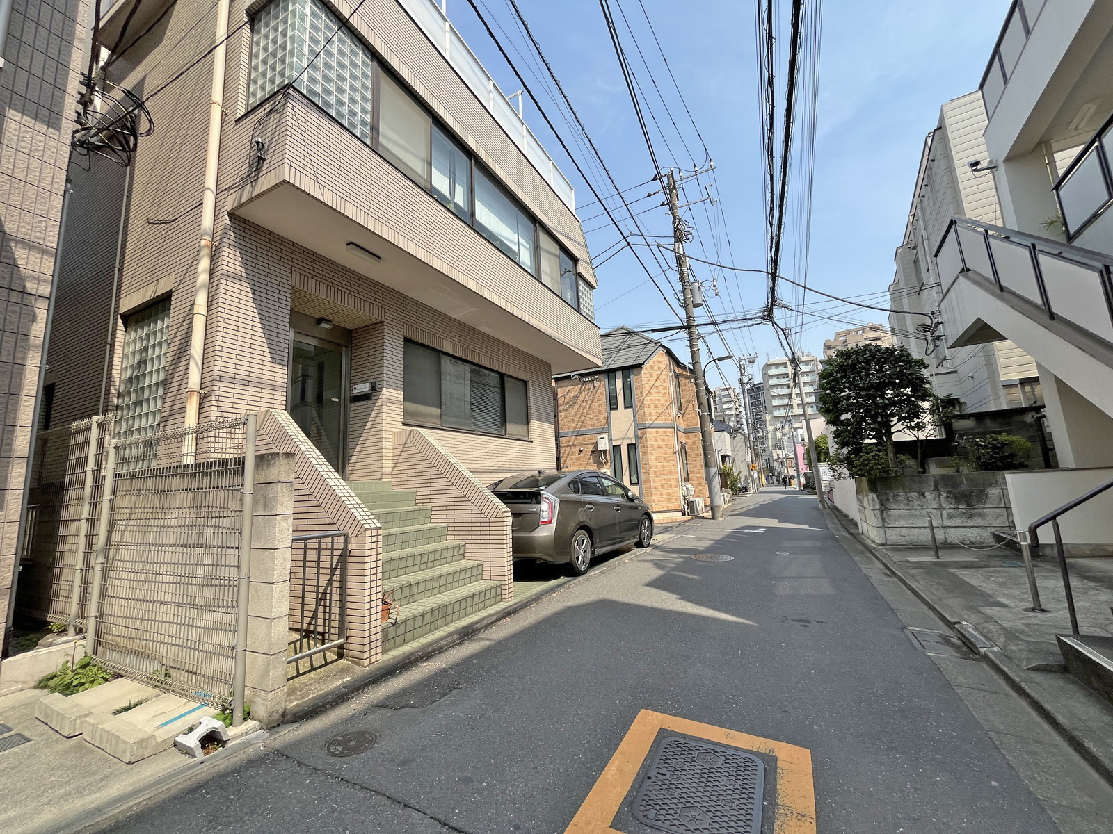 今井ビル西館前面通り