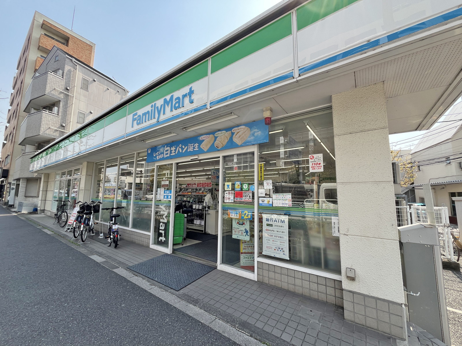 徒歩1分のファミリーマート高田三丁目店